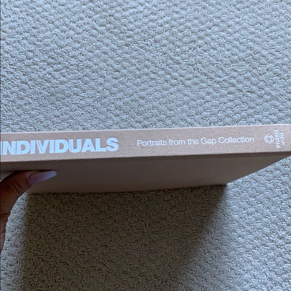 🔥2 for 20🔥INDIVIDUALS portraits book - Picture 3 of 7